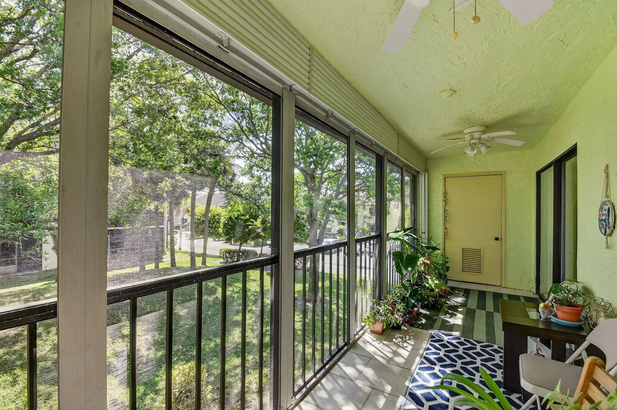 Screened Balcony / Lanai