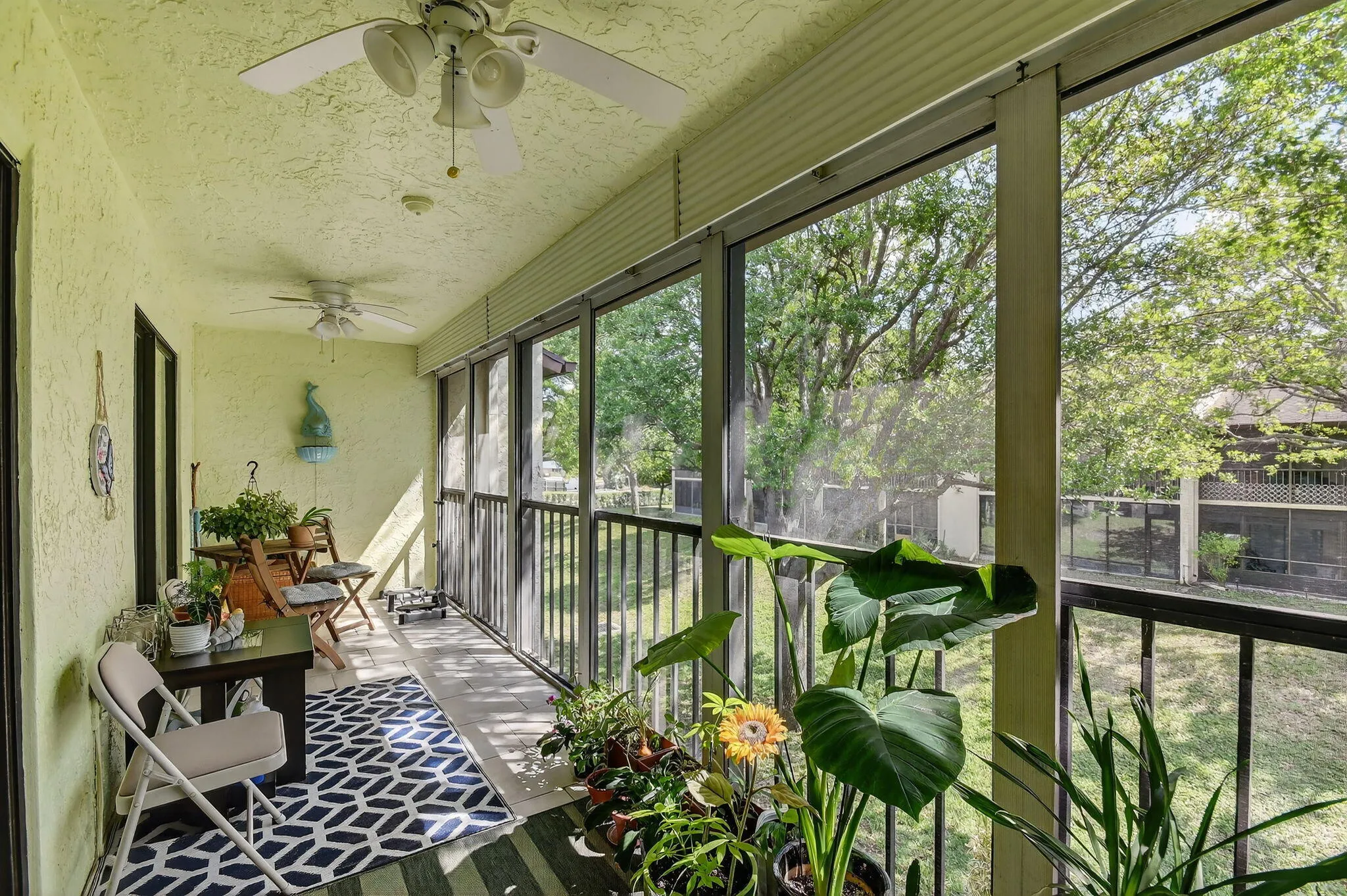 Screened Balcony / Lanai