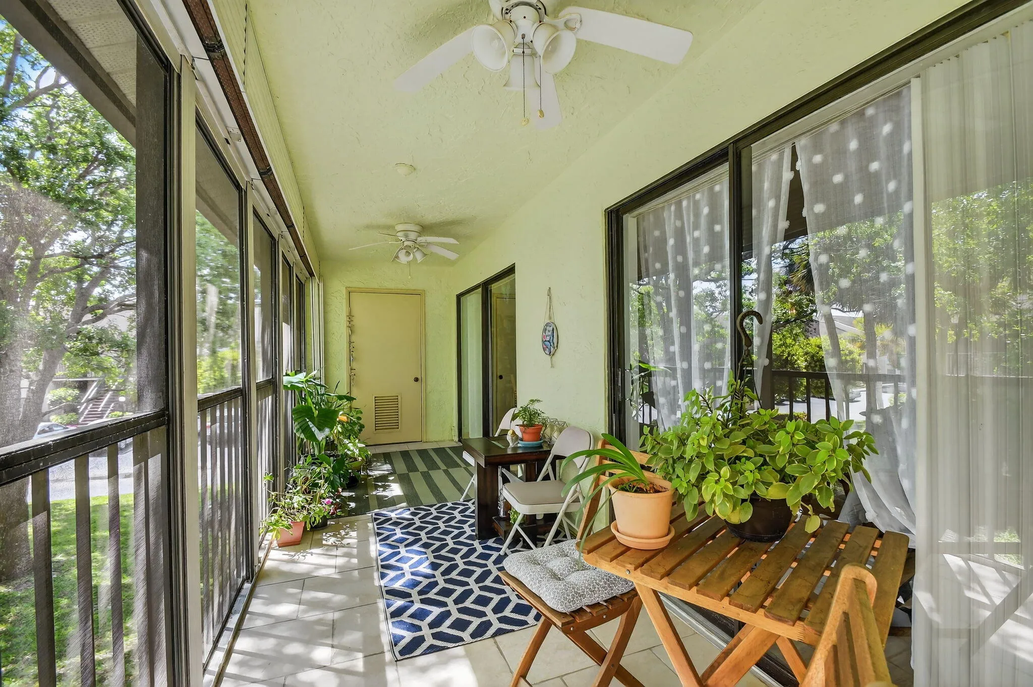 Screened Balcony / Lanai