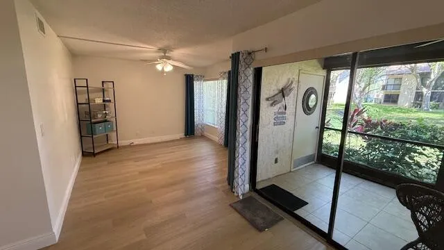 Open Den/3rd Bedroom