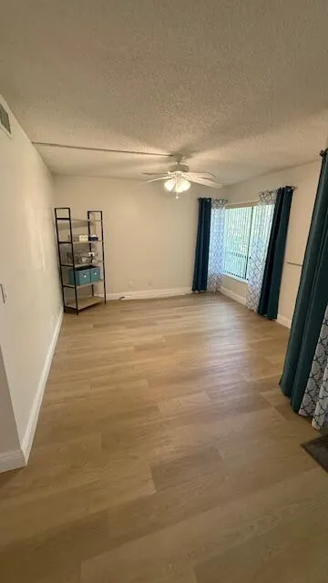 Open Den/3rd Bedroom