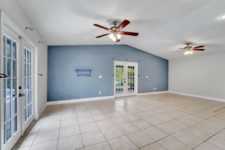 flex room to pool/patio