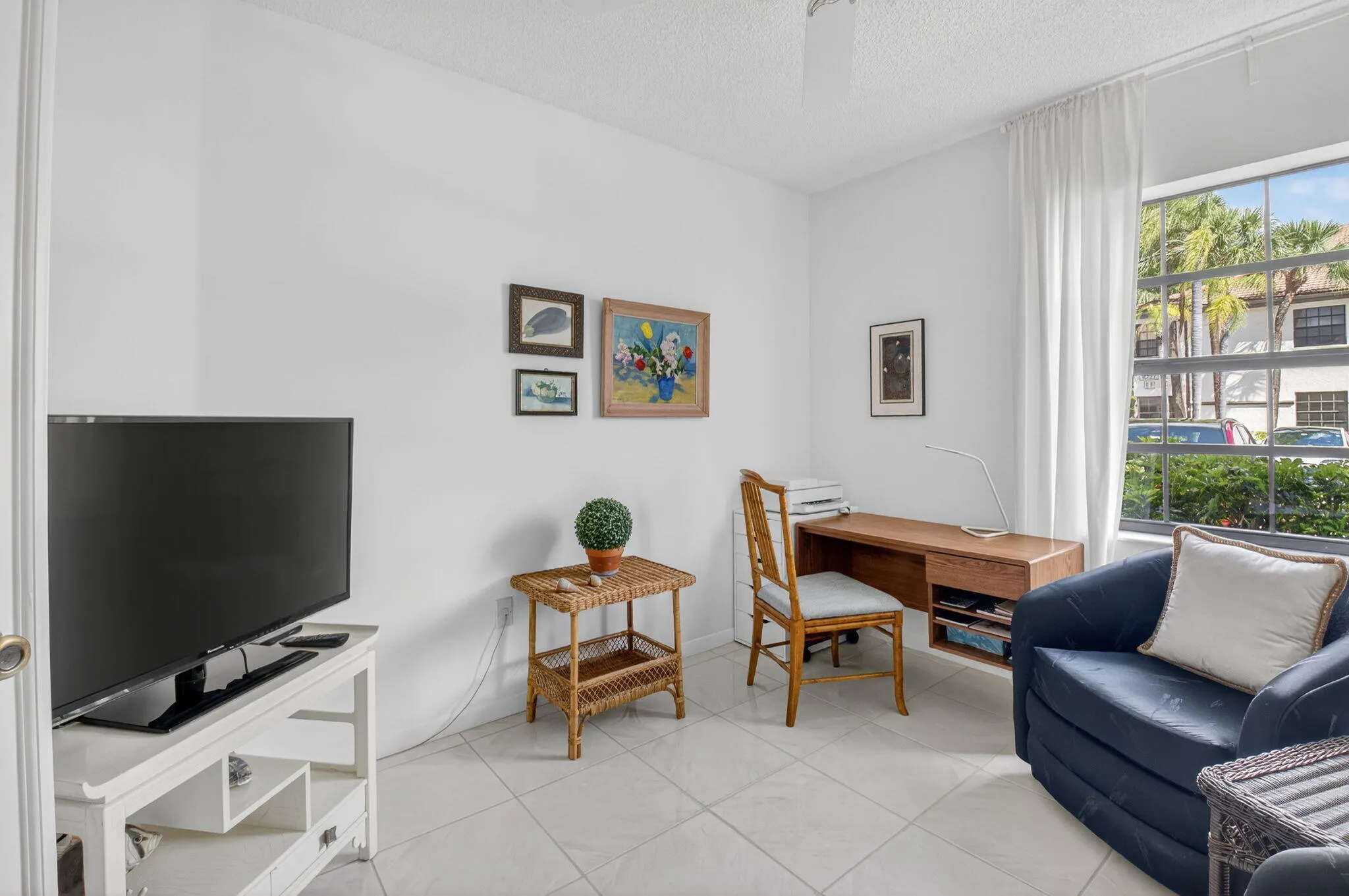 Den/Convertible Third Bedroom