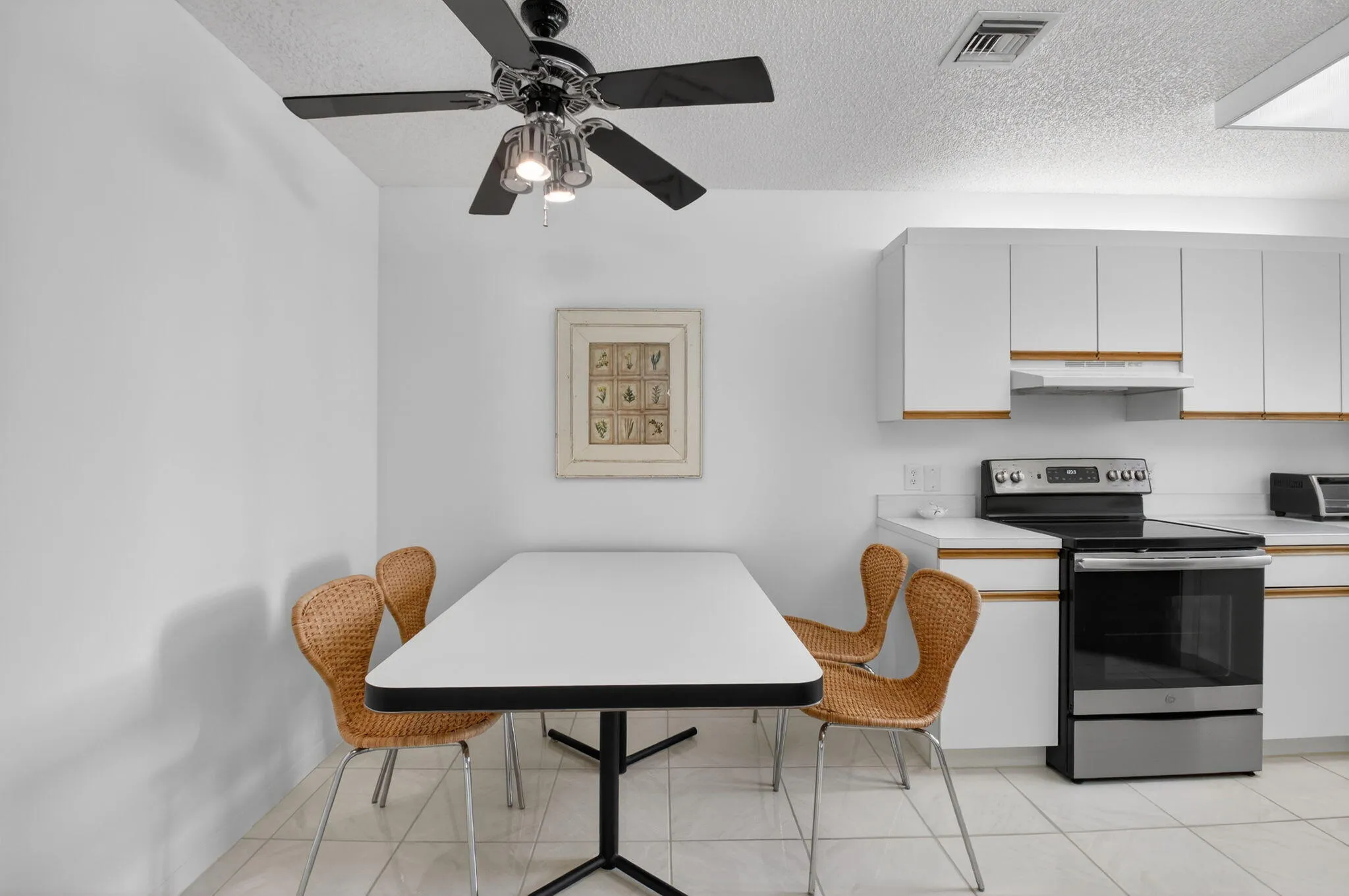 Eat-In Kitchen