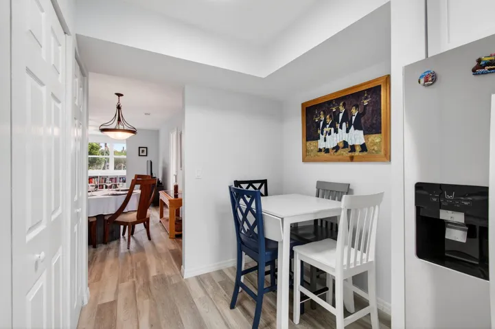 Eat-In Kitchen