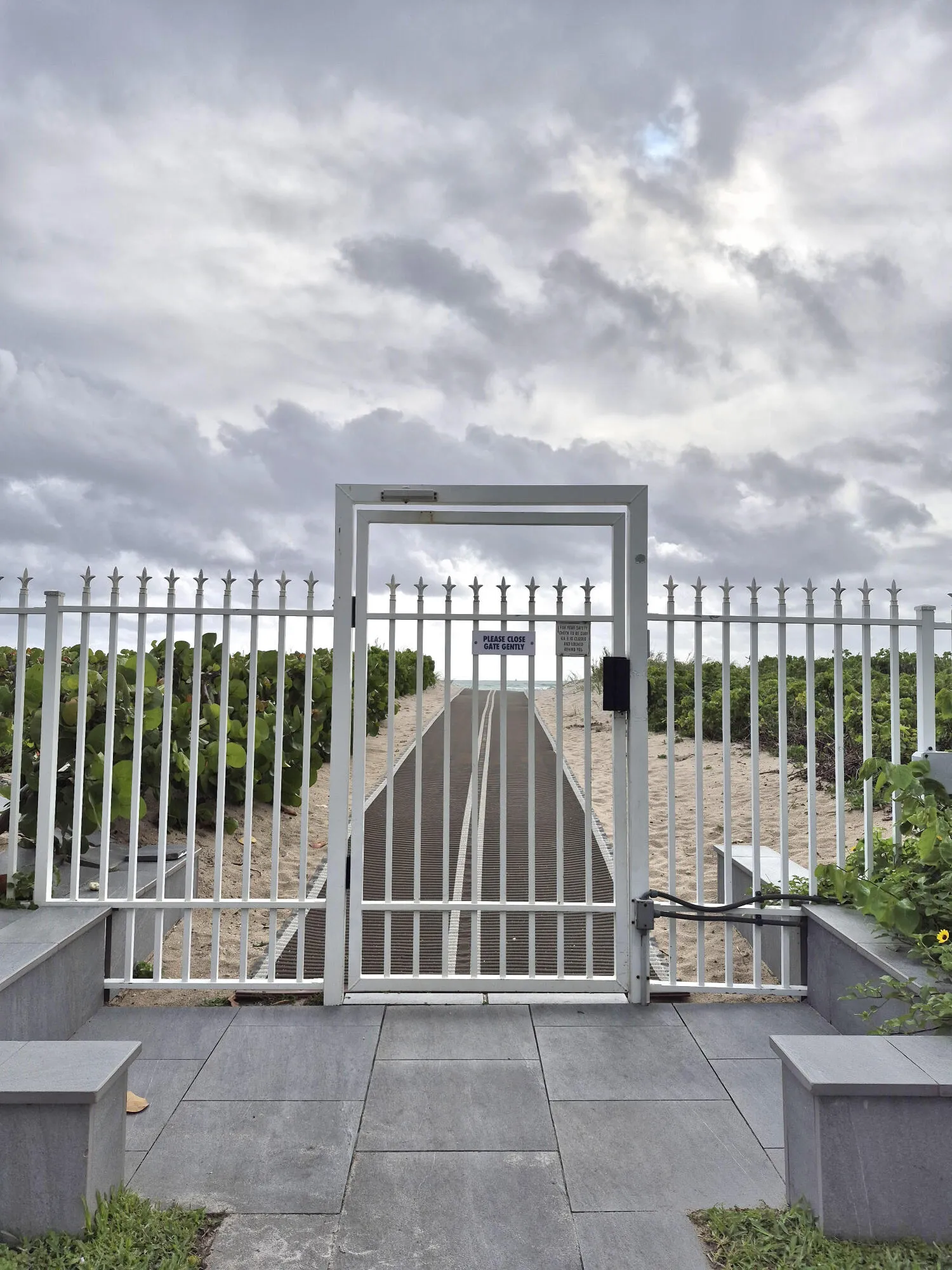 TW BEACH GATE