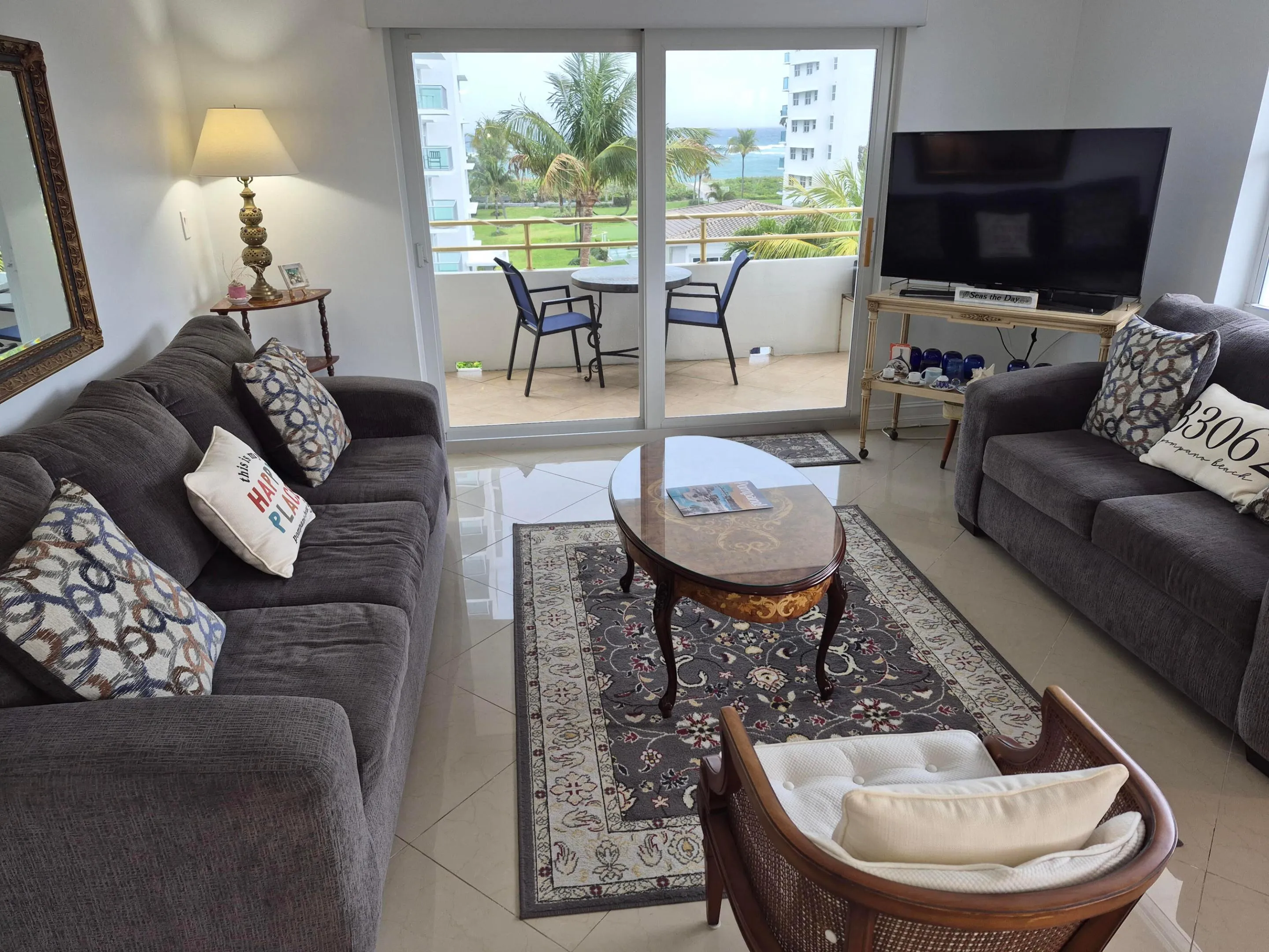 TW LIVING RM VIEW