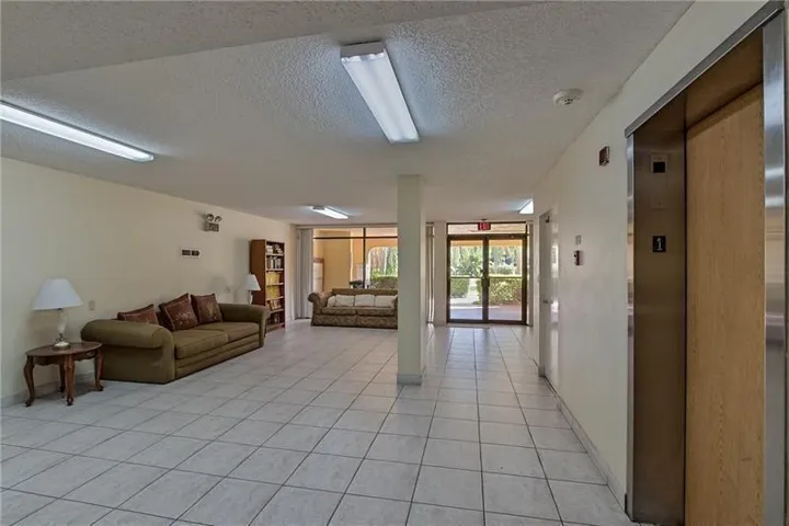 737- Pic 34