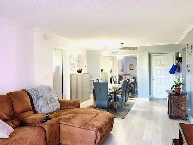 737- Pic 28