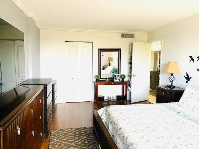 737- Pic 14