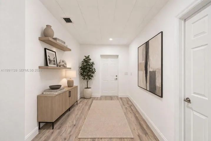 Foyer - Virtual Staged