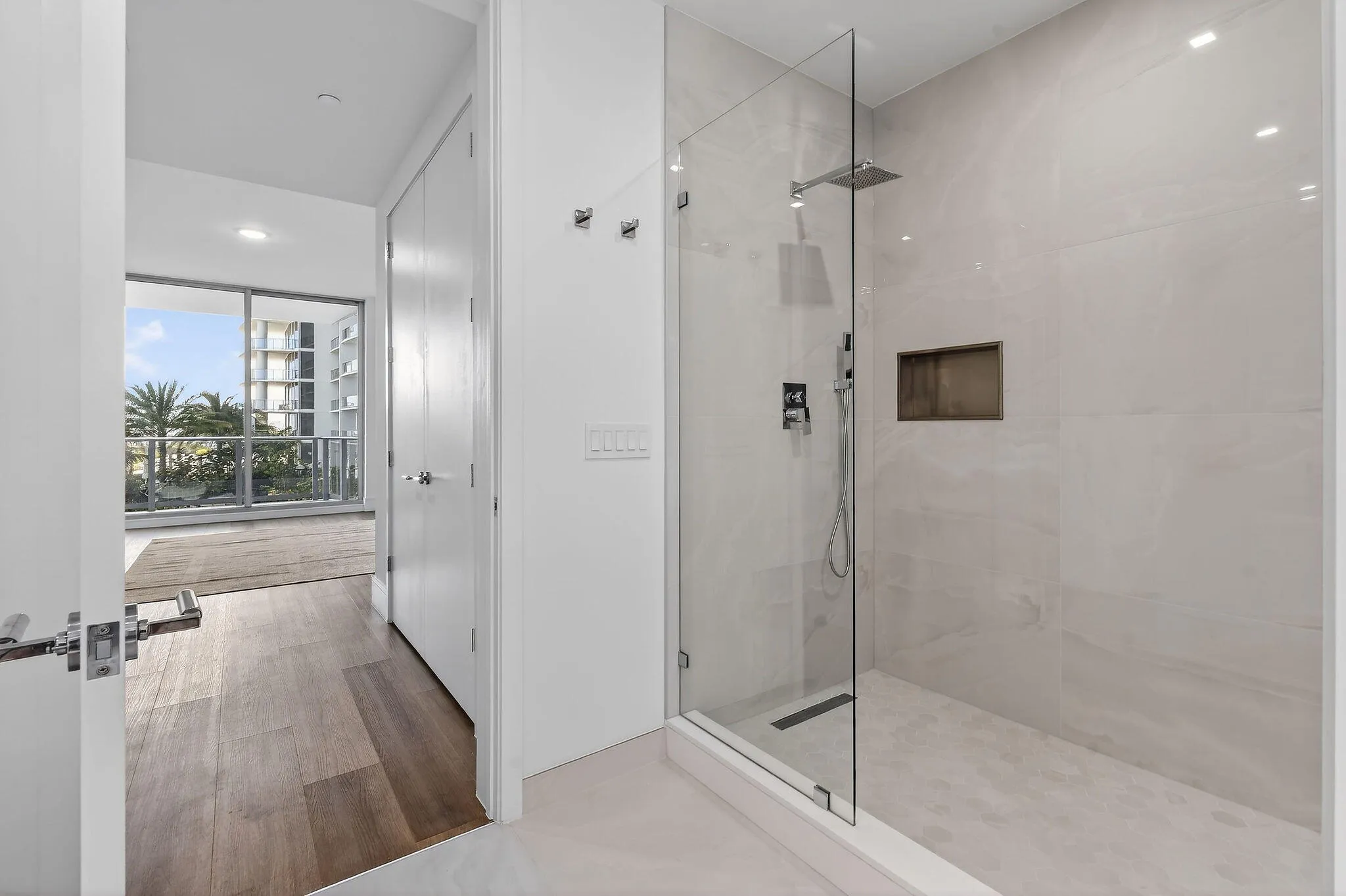 220LakeShoreDr#715(31)