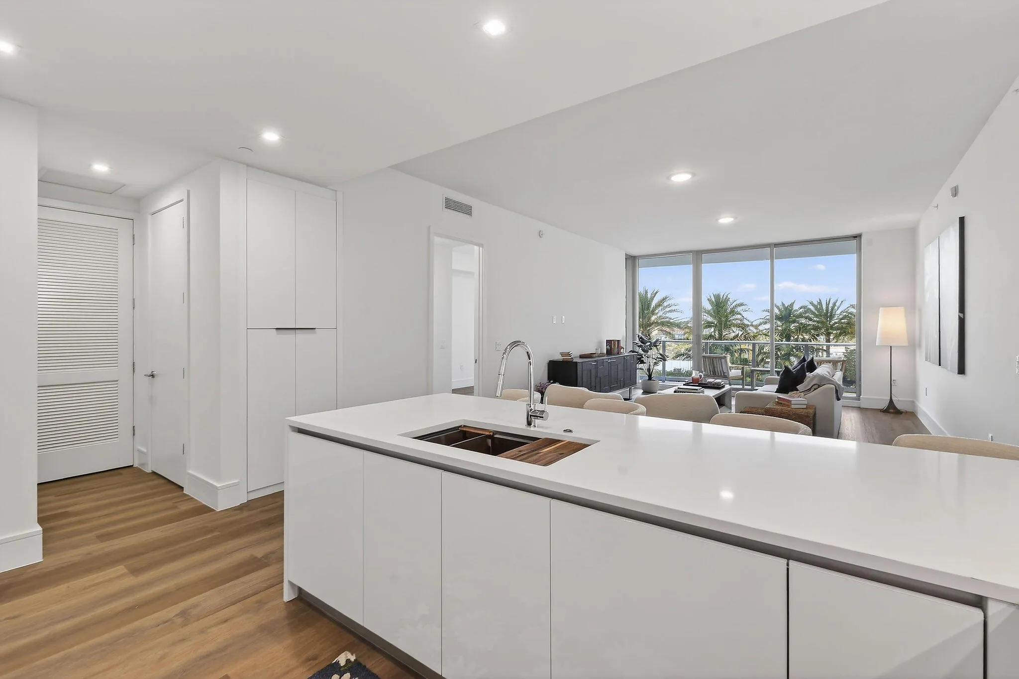 220LakeShoreDr#715(4)