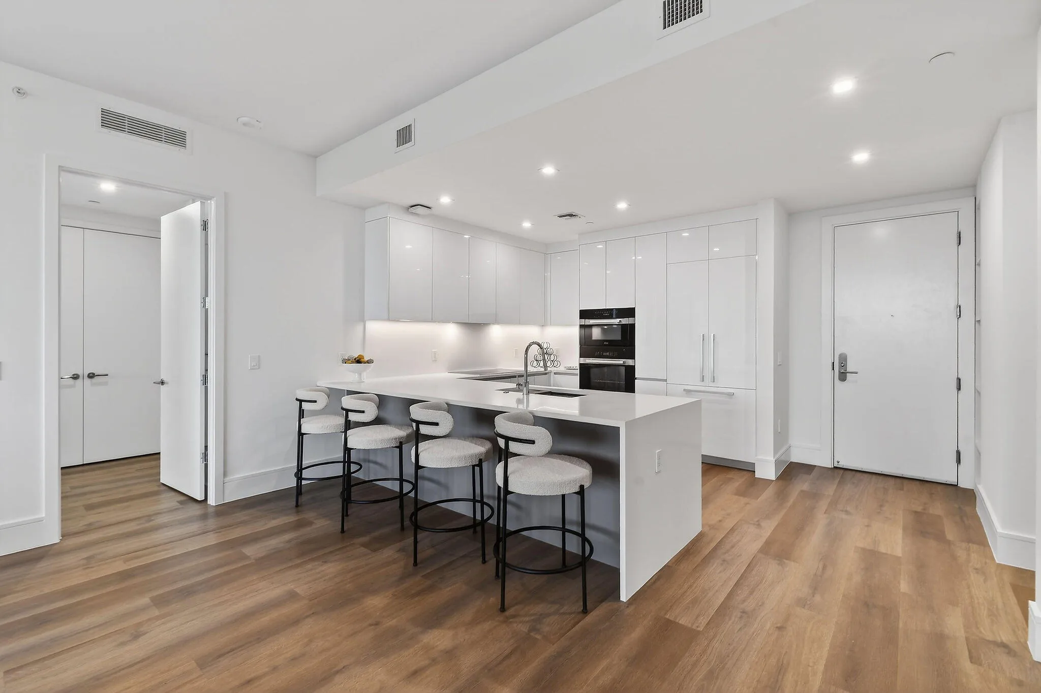 220LakeShoreDr#715(6)