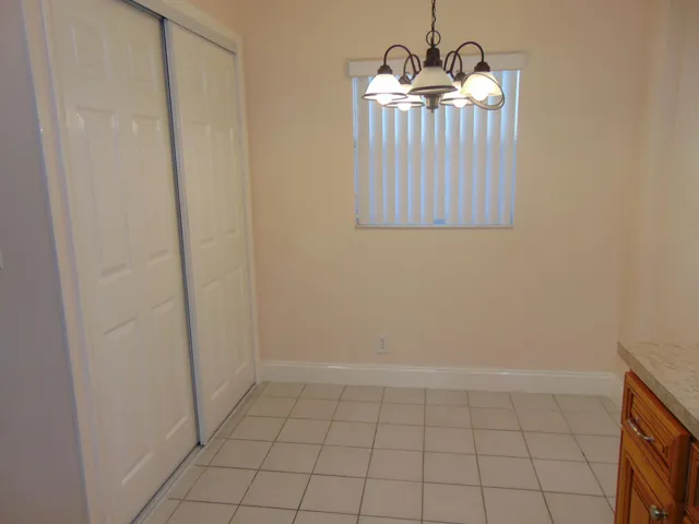 EAT-IN KITCHEN