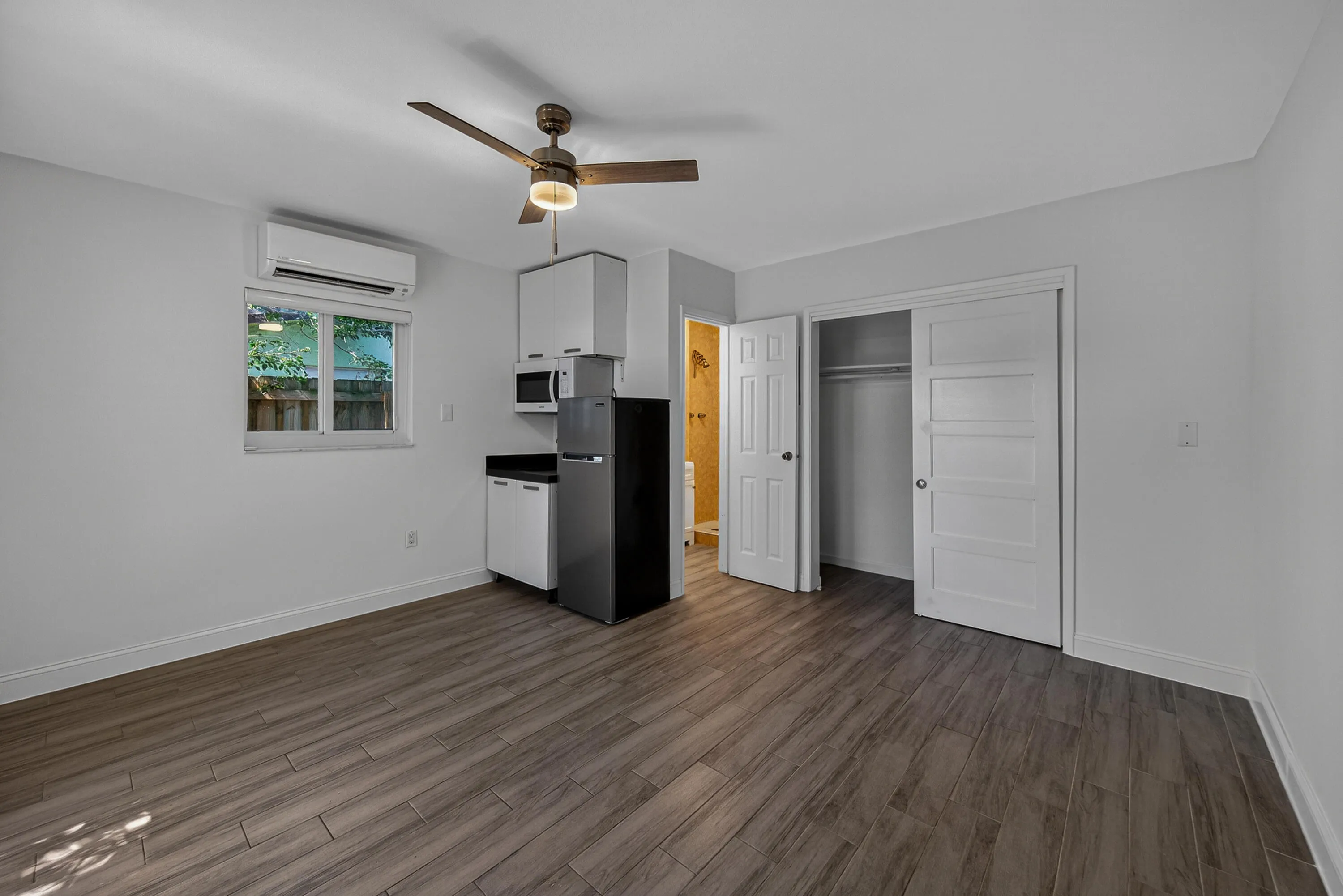 Efficiency in back of home easily added back to home to created 3bed/2 bath home.