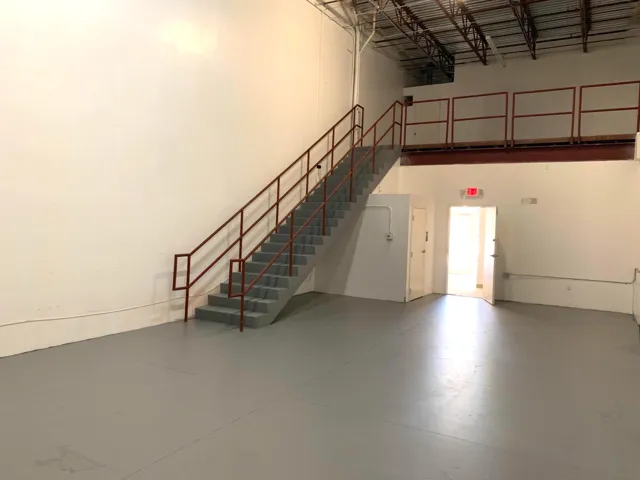 excellent opportunity on this Flex warehouse with office spaces. Noticed the mezzanie!! added space!!