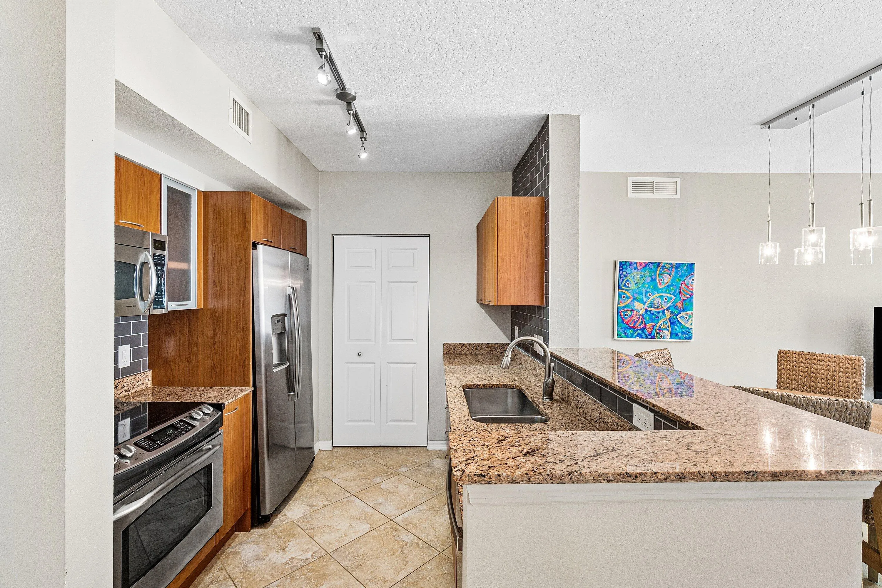 004-700EastBoyntonBeachBoulevard-803-Boy