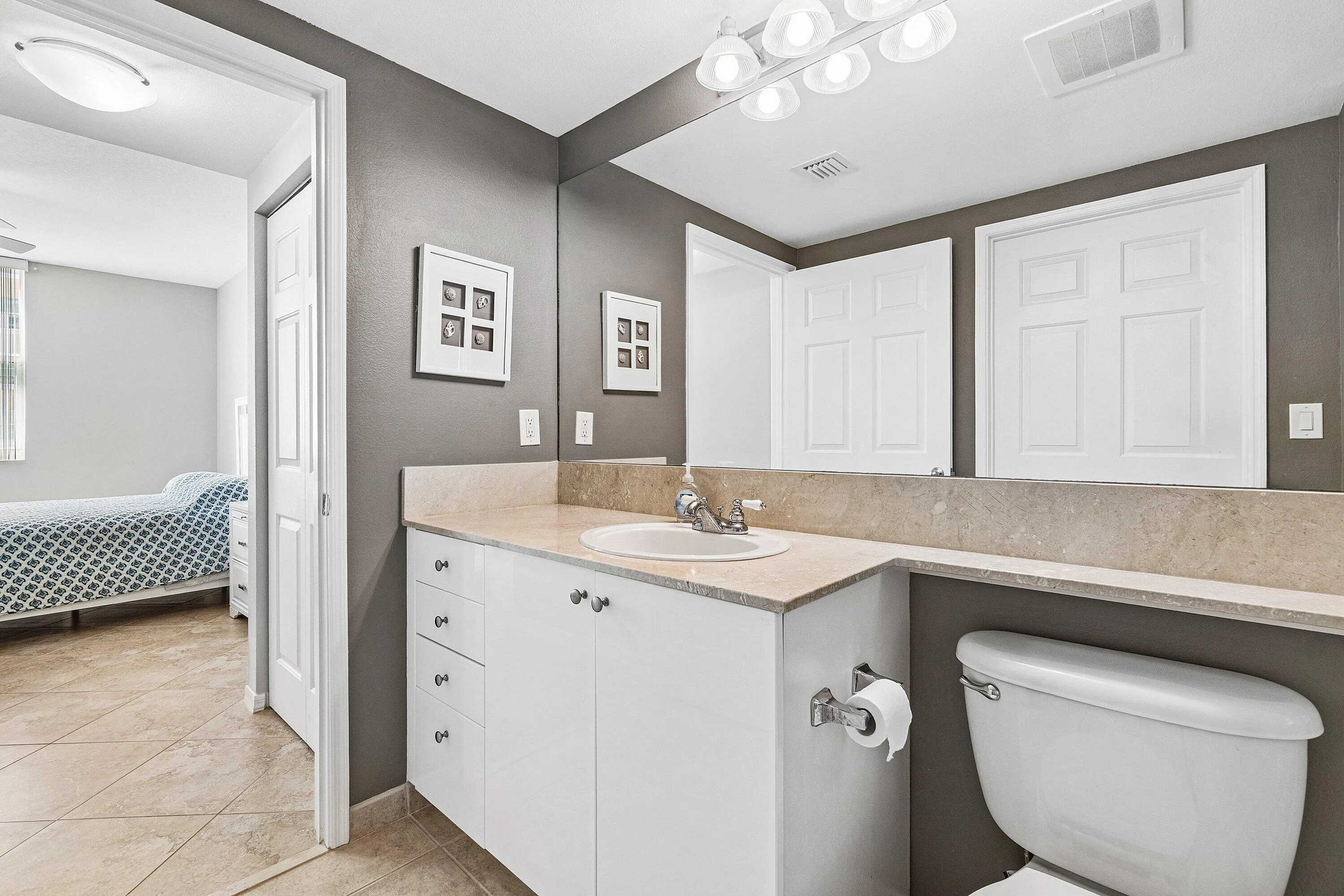 019-700EastBoyntonBeachBoulevard-803-Boy