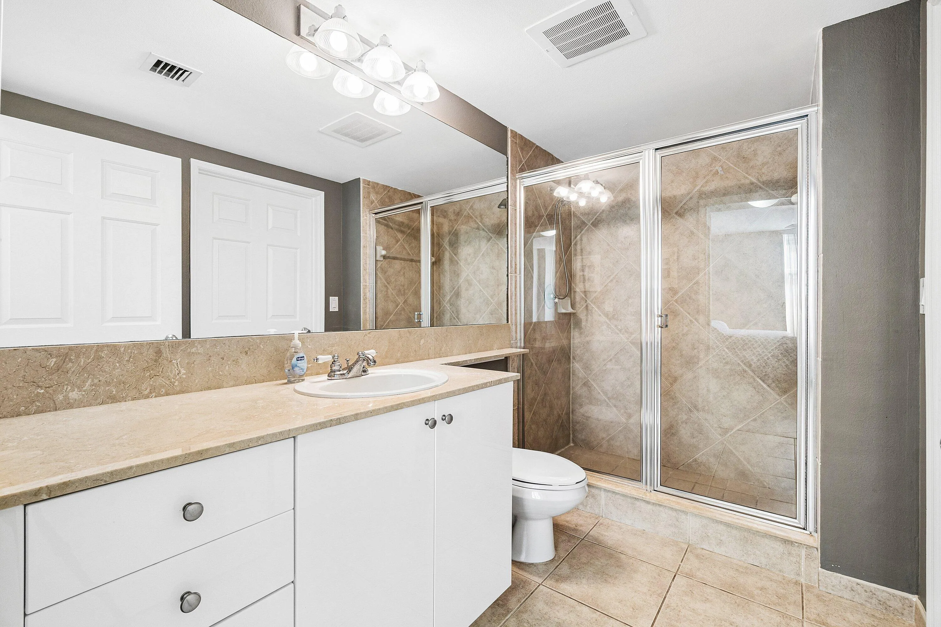 018-700EastBoyntonBeachBoulevard-803-Boy