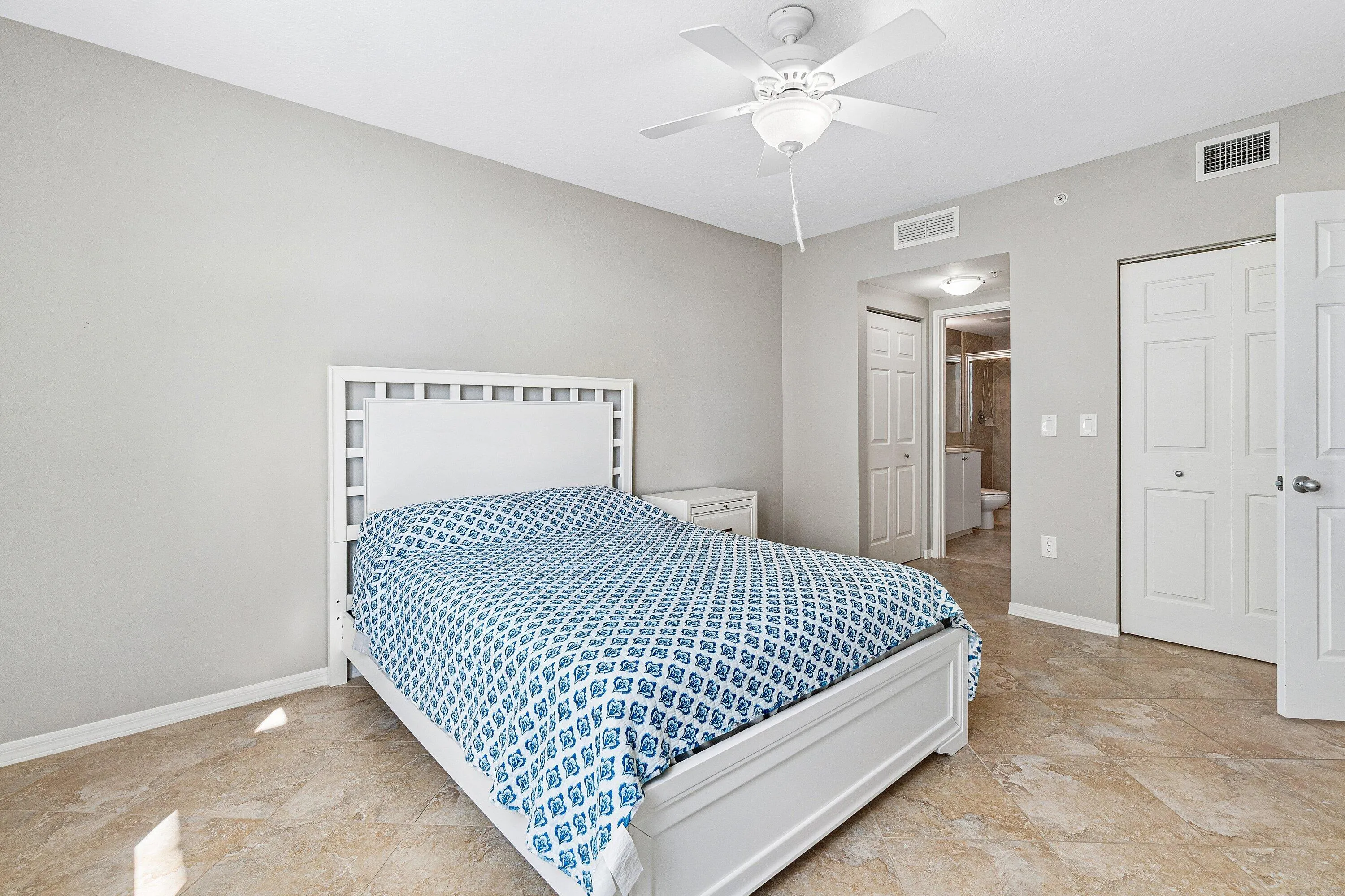 017-700EastBoyntonBeachBoulevard-803-Boy