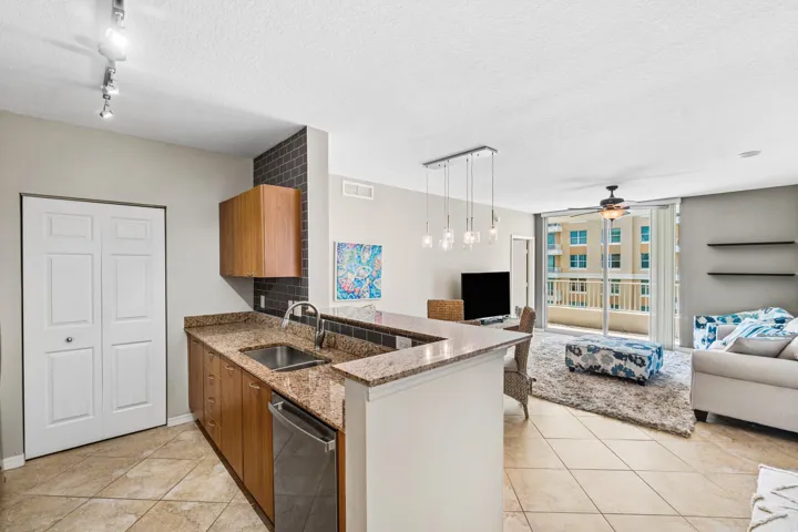 007-700EastBoyntonBeachBoulevard-803-Boy