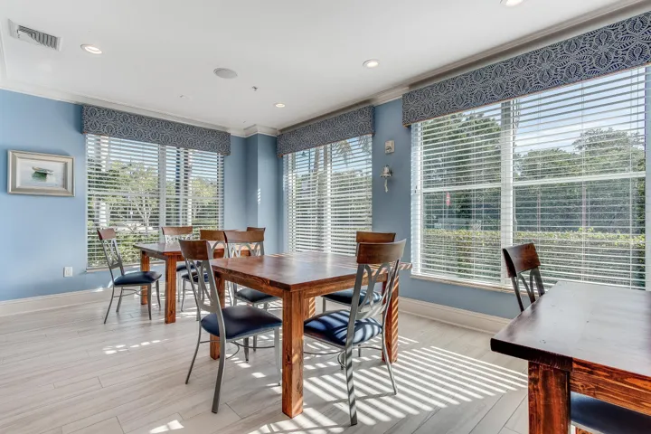 046-700EastBoyntonBeachBoulevard-803-Boy