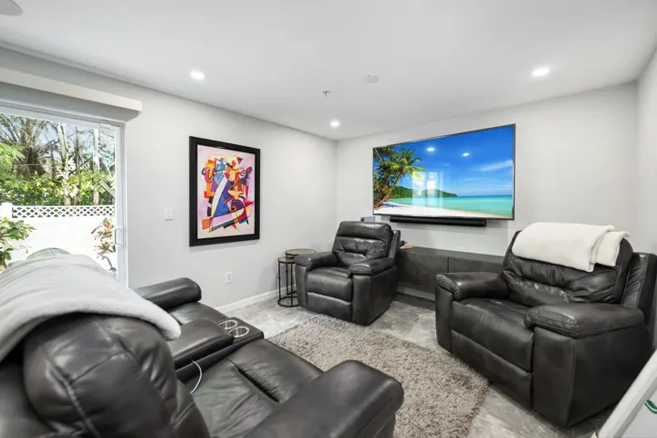 1st floor entertainment Room