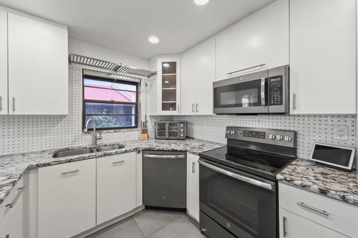 41 Bethesda Park Circle - 6.jpg-SMALL