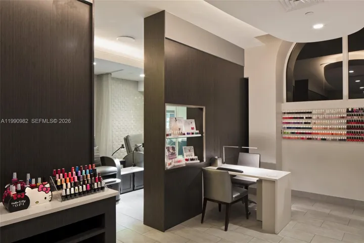 Hair/manicure salon