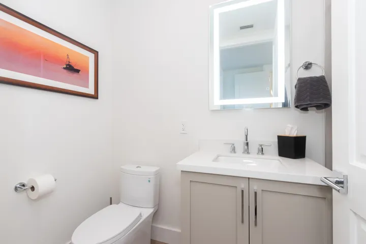 25 184 Lake Dr. Suite 200--17