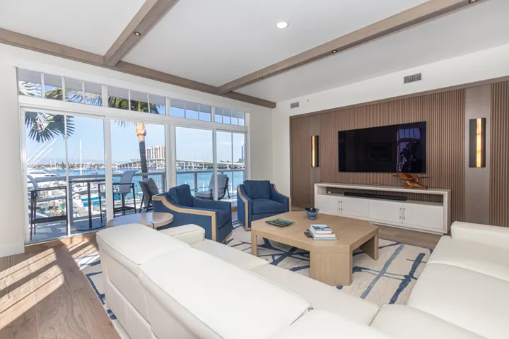 02 184 Lake Dr. Suite 200--2