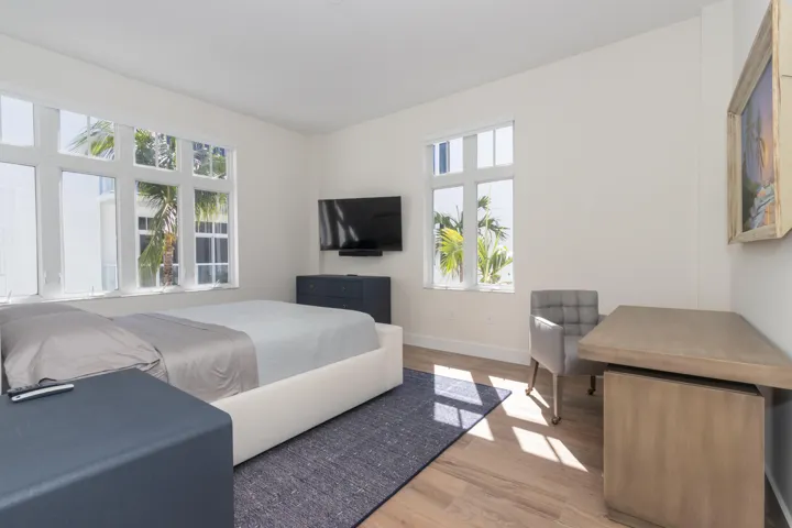 22 184 Lake Dr. Suite 200-6961