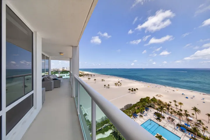 Spacious balcony for entertaining...