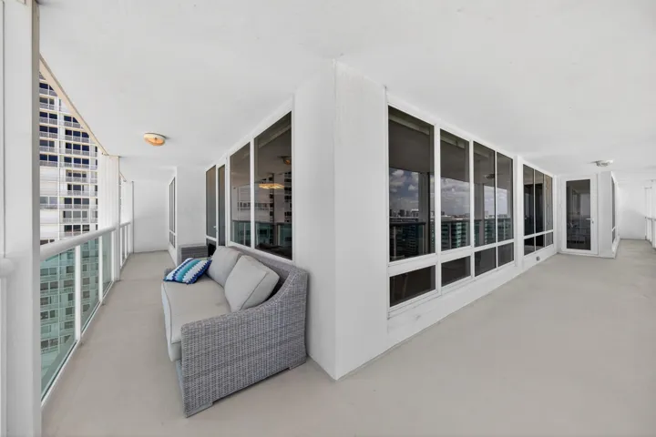 Spacious balcony for entertaining...