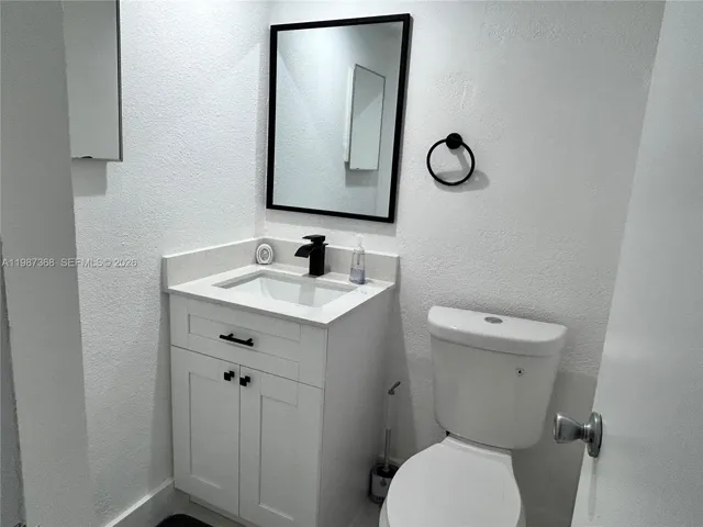 1/2 Bath