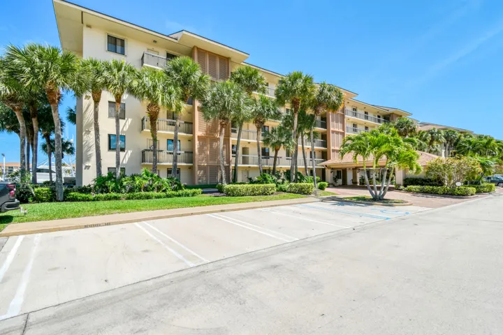 2401 Marina Isle