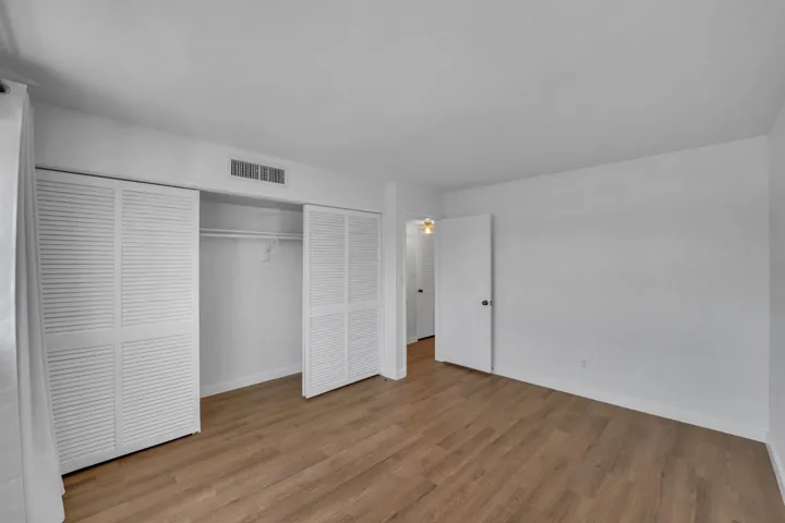 BR1closet
