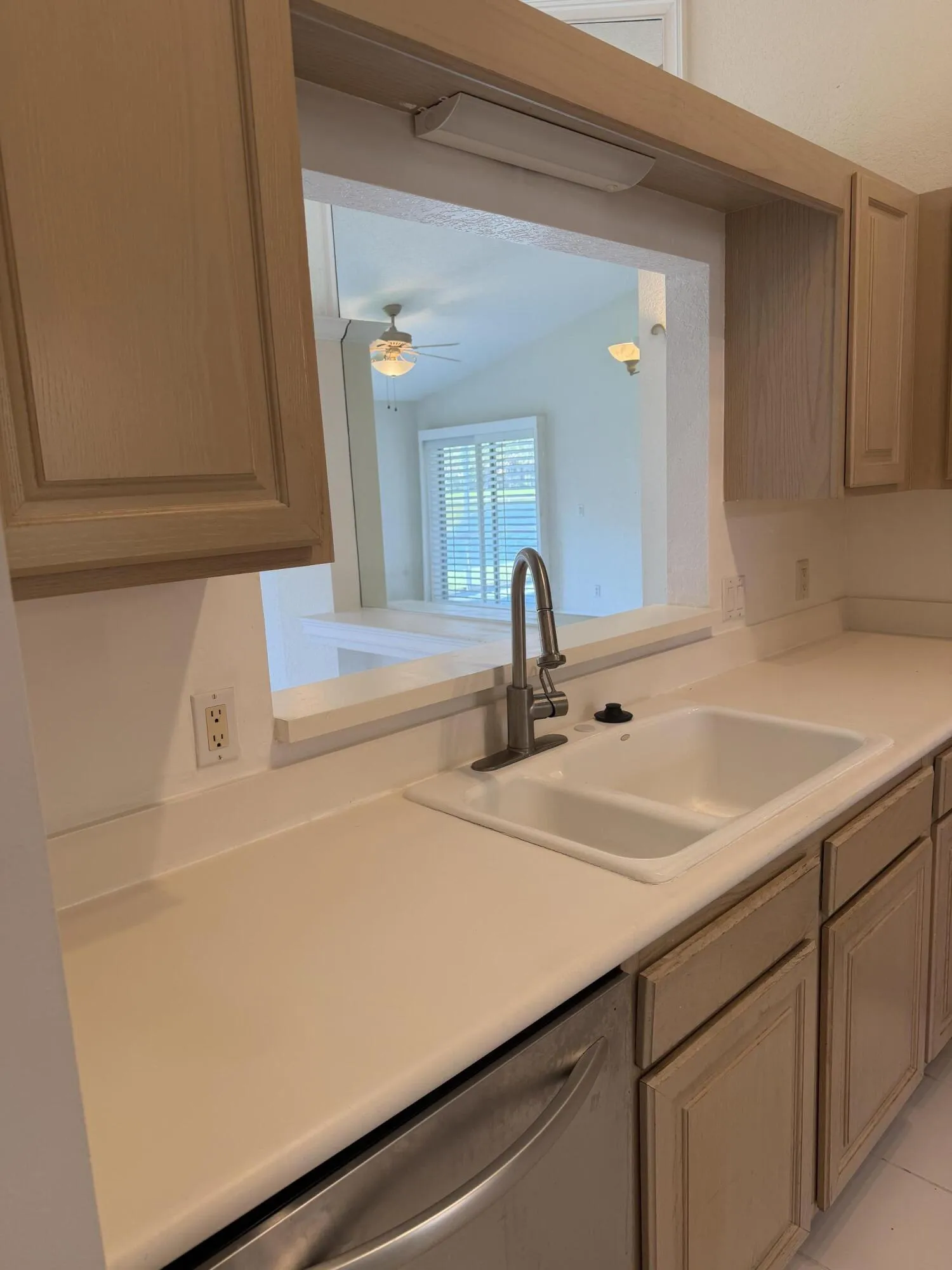 Kitchen w PassThru