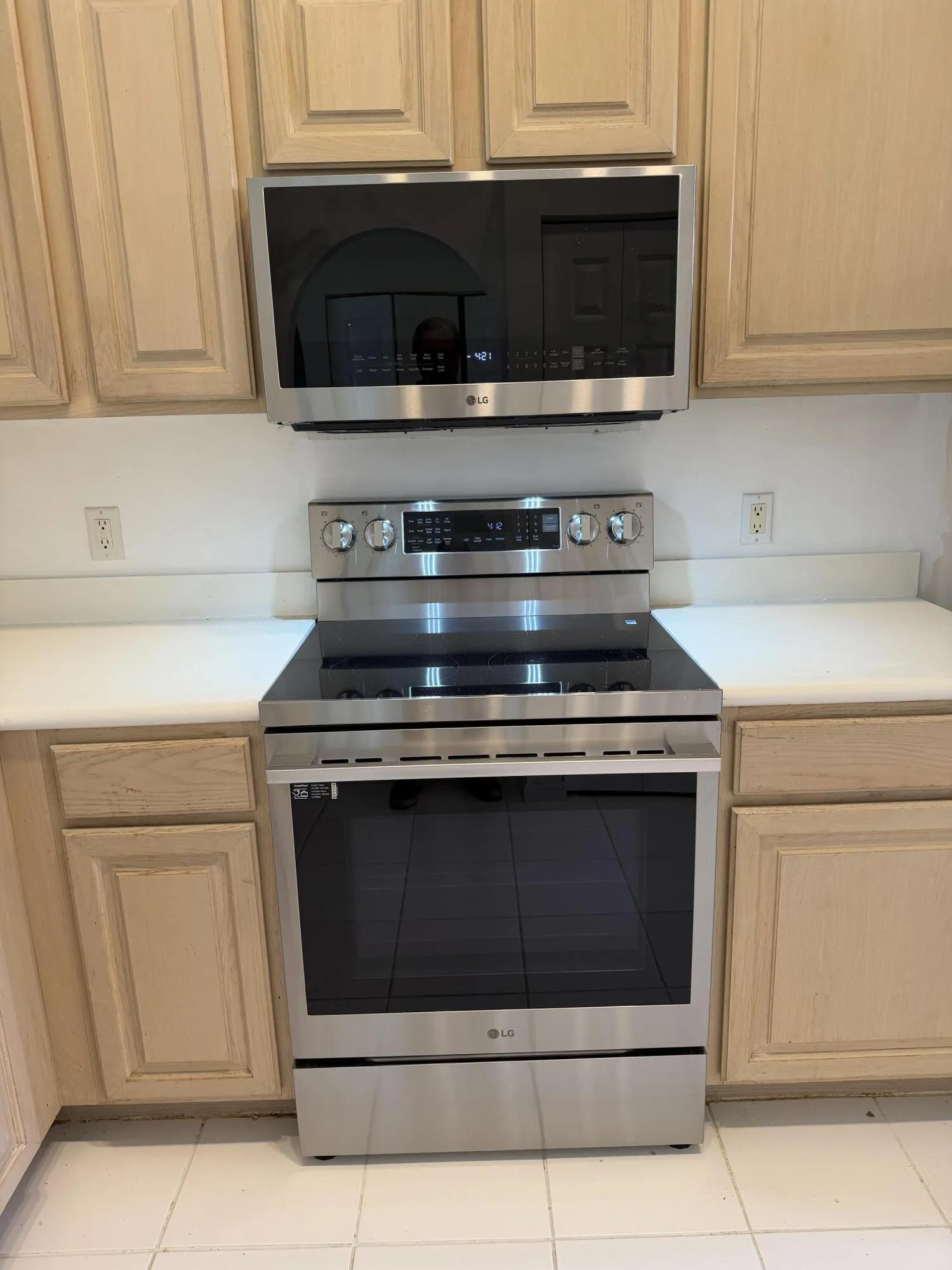 new Stove and Microwave
