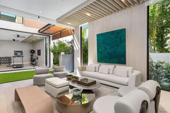 Lounge 4