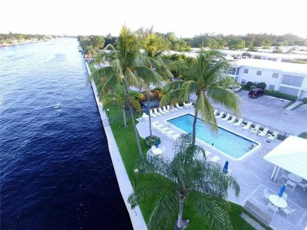 Pool and BBQ on intracoastal