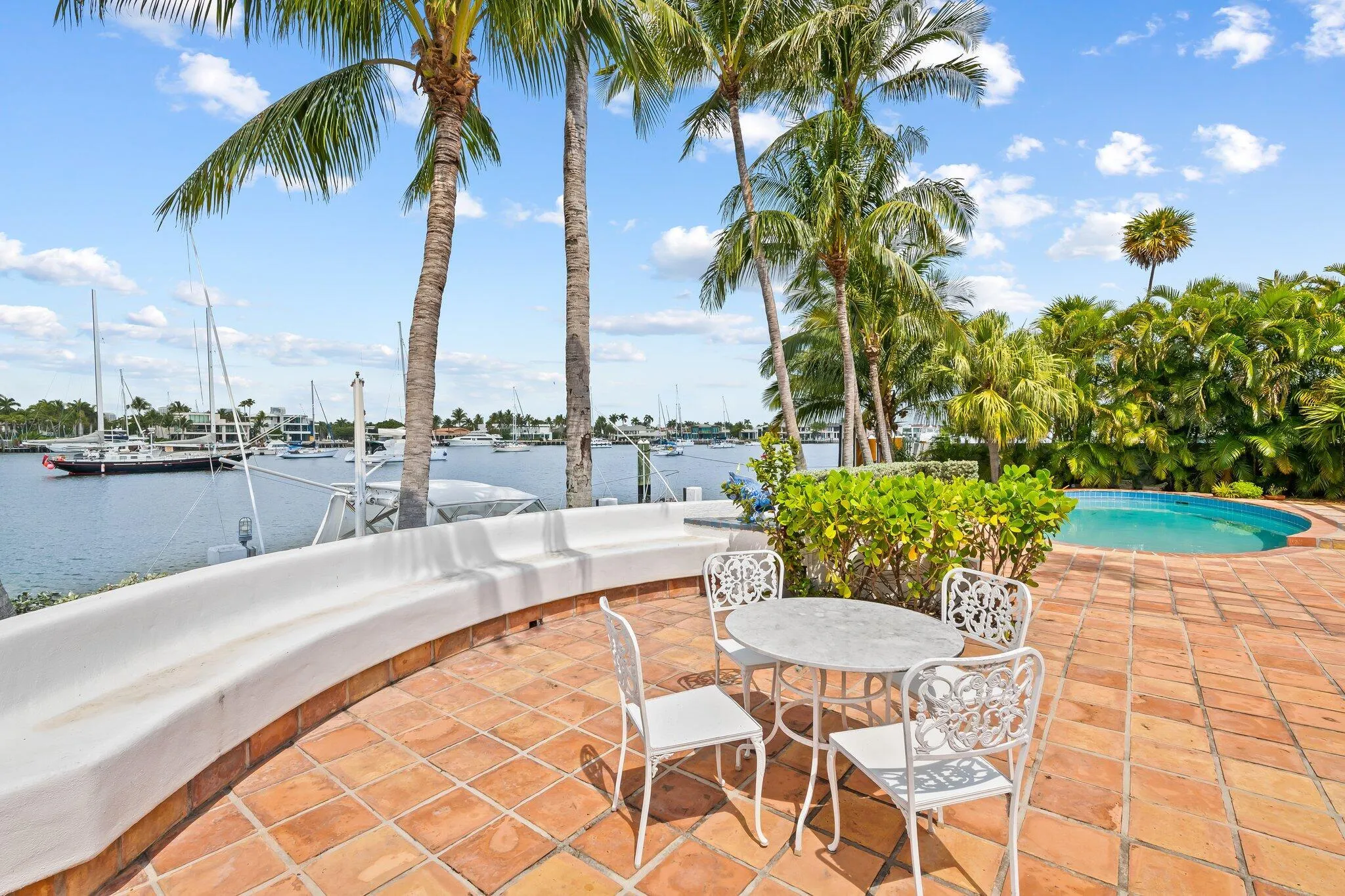 Huge Outdoor Patio Space