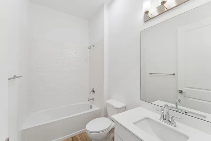 BR 2 Bath