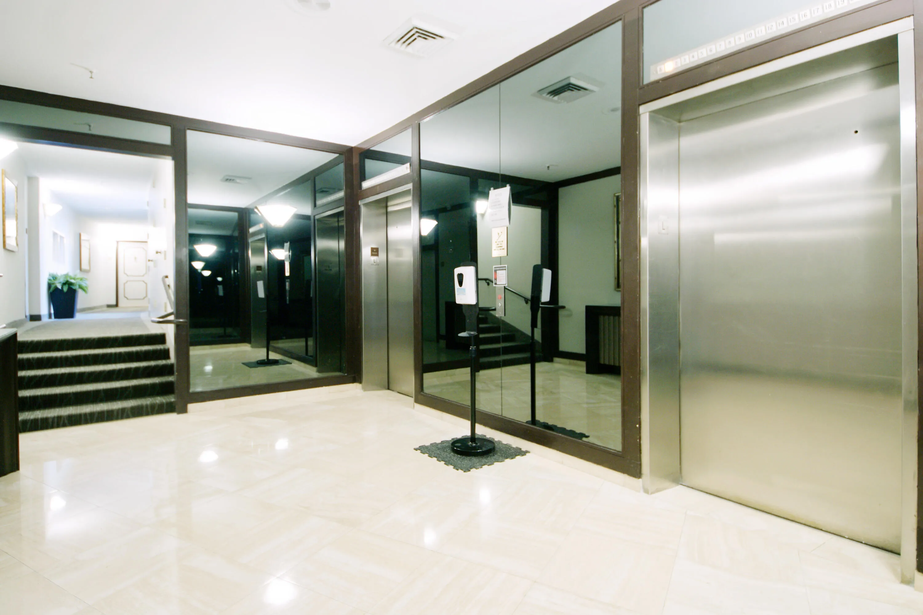 130 Elevators a 2450 DSC5142