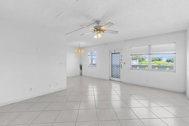 R6II4893