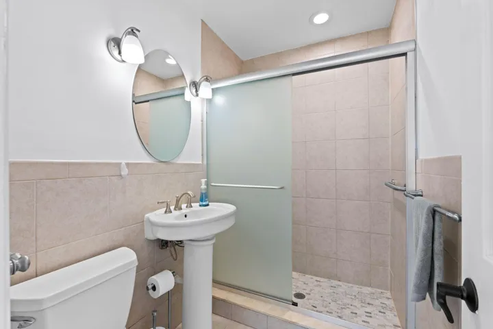 24-web-or-mls-A7409427
