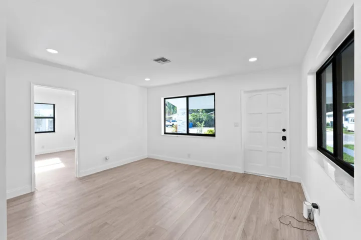 8-web-or-mls-A7409401