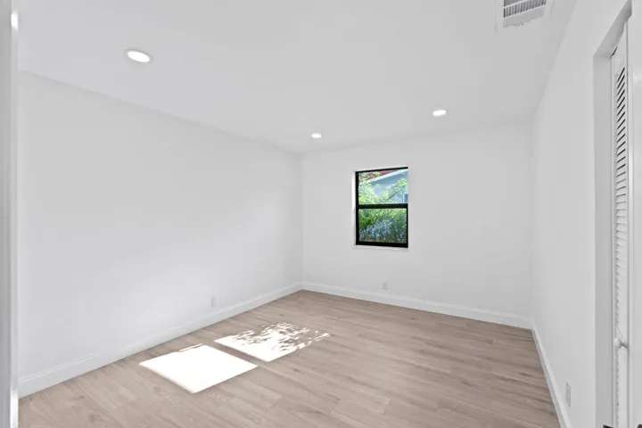 22-web-or-mls-A7409421