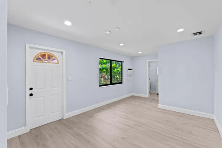 28-web-or-mls-A7409461